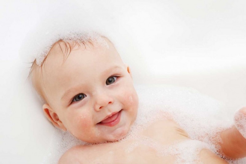 Donner le bain à son bébé : quelques astuces efficaces !