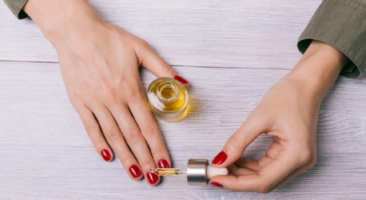 Huile de ricin, quels avantages sur les ongles ?